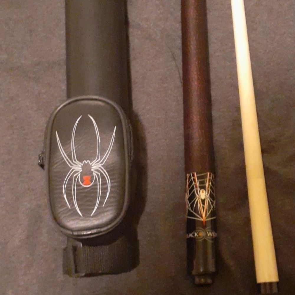 A McDermott Black Widow pool cue never used